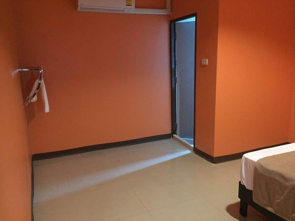 Uno Inn Bangkok Bagian luar foto