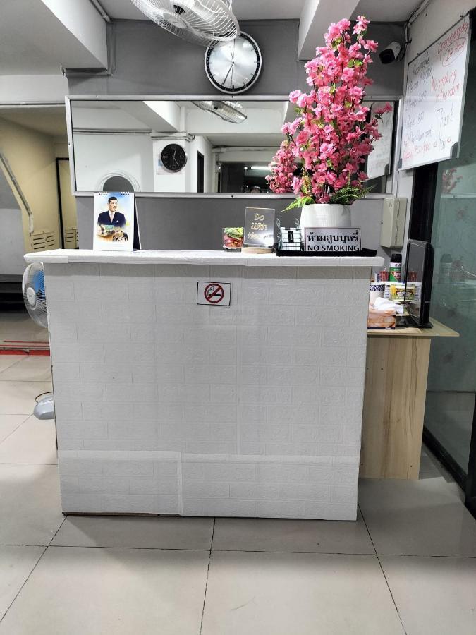 Uno Inn Bangkok Bagian luar foto