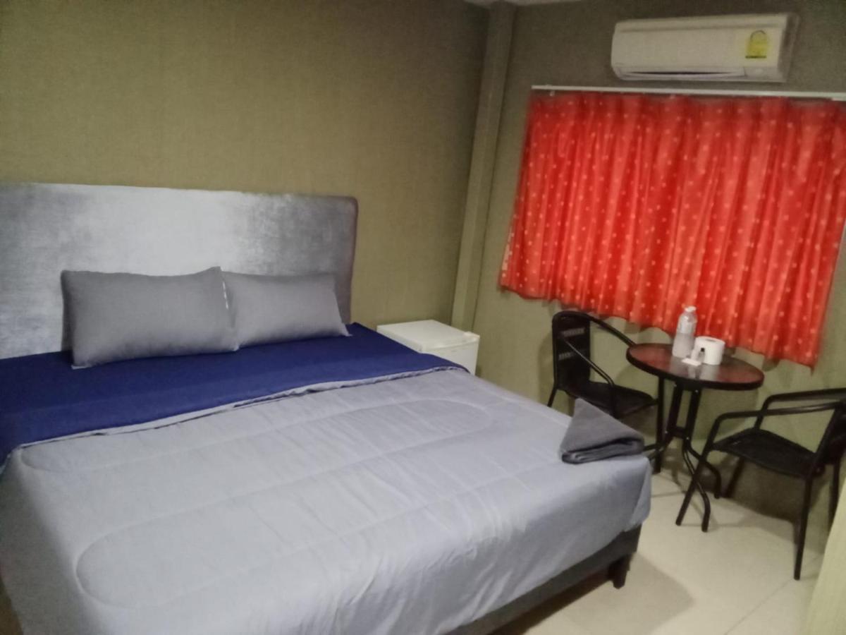 Uno Inn Bangkok Bagian luar foto