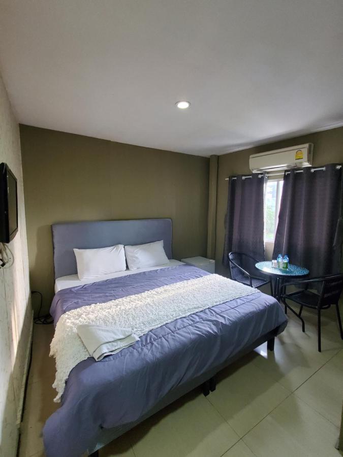 Uno Inn Bangkok Bagian luar foto