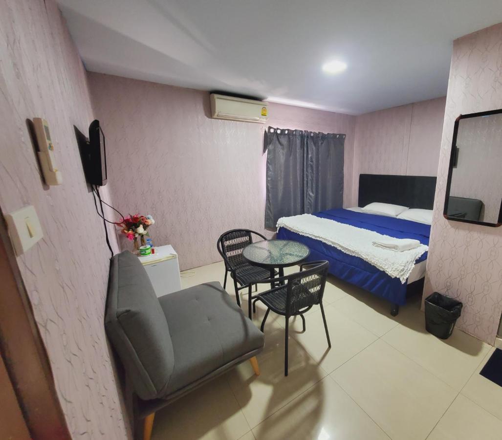 Uno Inn Bangkok Bagian luar foto