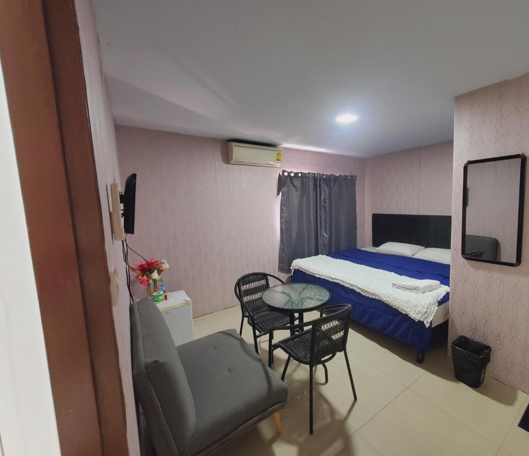 Uno Inn Bangkok Bagian luar foto