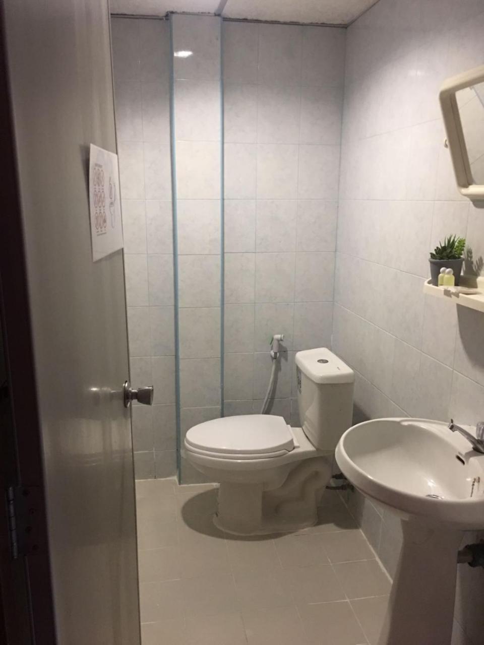 Uno Inn Bangkok Bagian luar foto